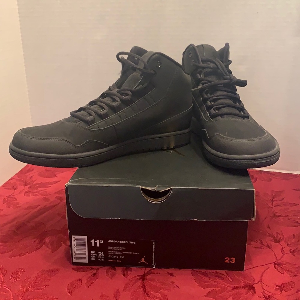 Men’s high top basketball sneakers Jordan Executive